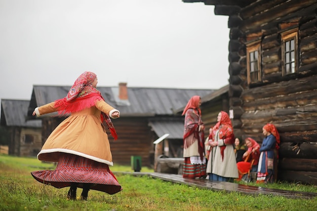 Photo traditional slavic rituals in the rustic style outdoor in summer slavic village farm peasants in elegant robes