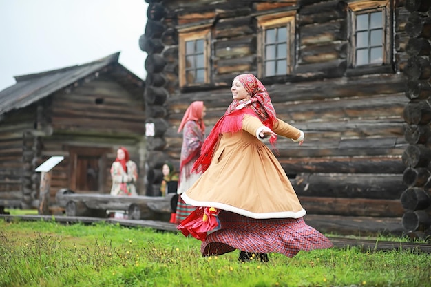 Photo traditional slavic rituals in the rustic style outdoor in summer slavic village farm peasants in elegant robes