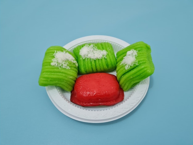 Traditional snacks made from flour and other ingredients, namely kue ku and getuk lindri