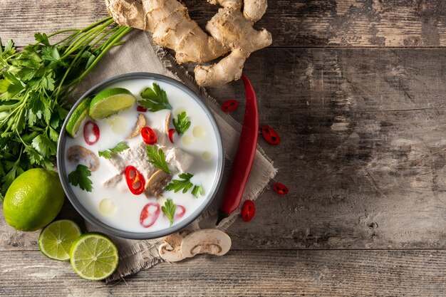 Photo traditional thai food tom kha gai in a bowl