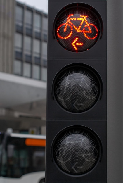 A traffic light with a face on it