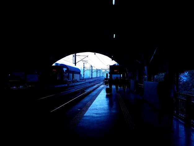 Photo train at railroad station at night