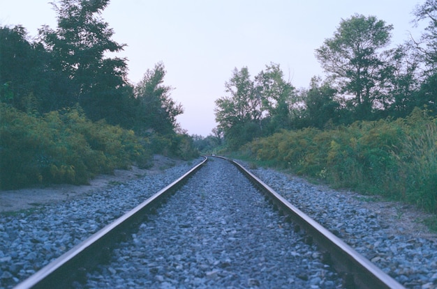 Photo traintrack at dusk