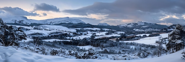 Photo tranquil snowcovered mountain landscape