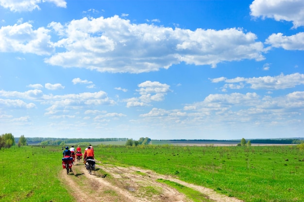 Traveling cyclists