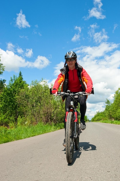 Travelling cyclist