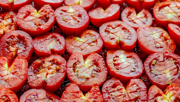 A tray of sliced tomatoes with the word tomato on it.