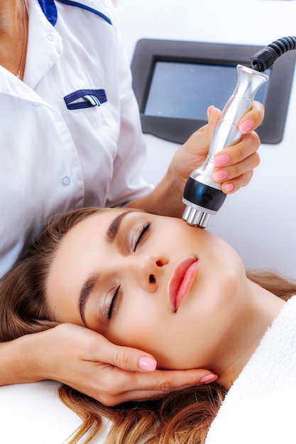 Tripolar rf face lifting. Hardware anti-aging procedure. Radio frequency lifting.