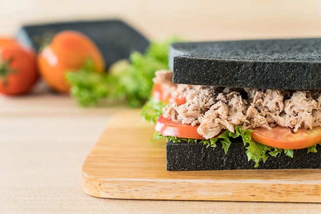 Photo tuna charcoal  sandwich