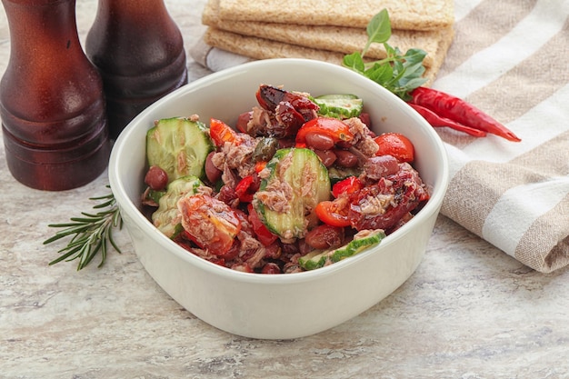 Tuna salad with bean cucumbers and tomato