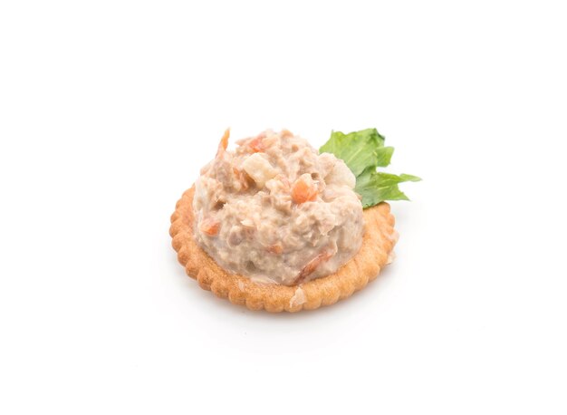 tuna salad with cracker