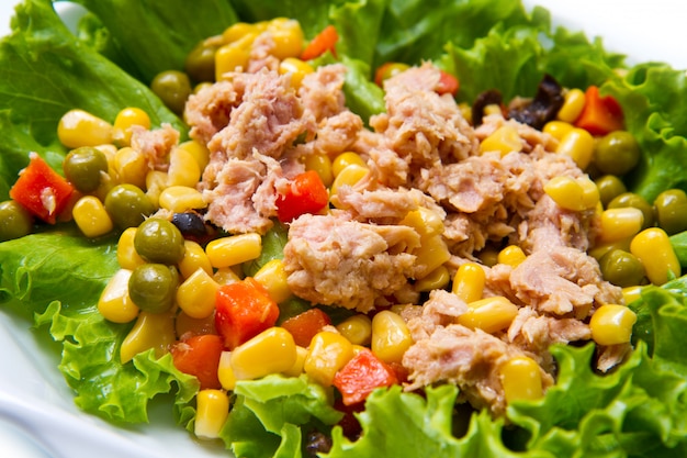 Tuna salad with mais