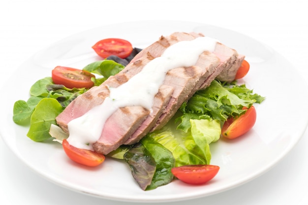 tuna steak with salad