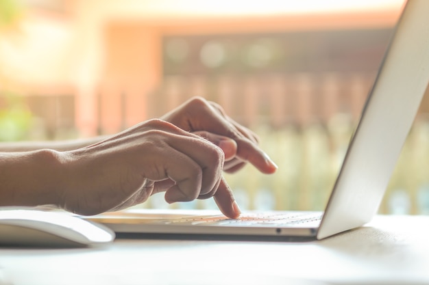 two hand typing a keybord computer