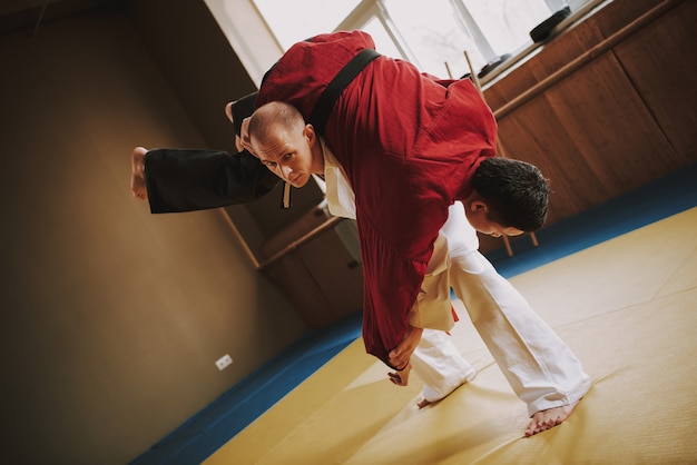 Two martial arts students in white and red.