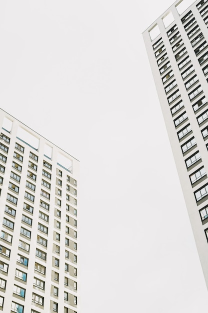 Photo typical modern multi storey residential skyscraper building on the sky background