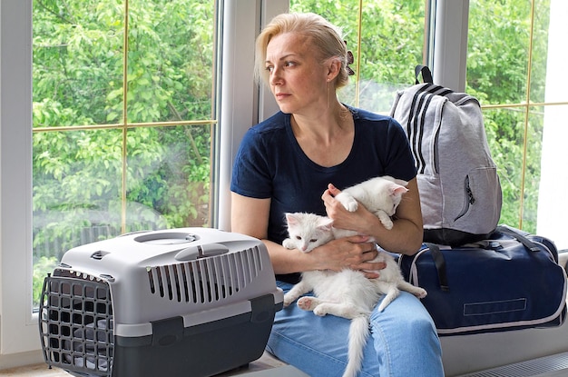 A Ukrainian woman with animals is forced to leave Ukraine because of the war.