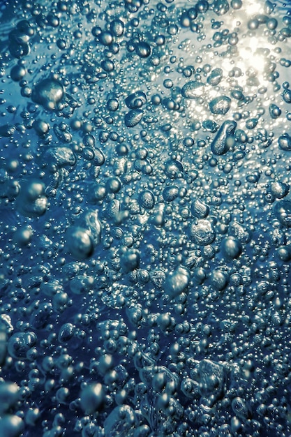 Photo underwater air bubbles with sunlight