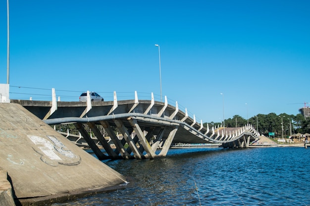 undulating bridge