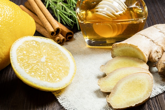 Useful additives to tea and drinks: honey, lemon, ginger and cinnamon.