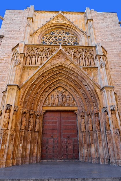 Valencia Tribunal Aguas facade door