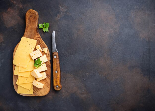 Photo various type of sliced cheese