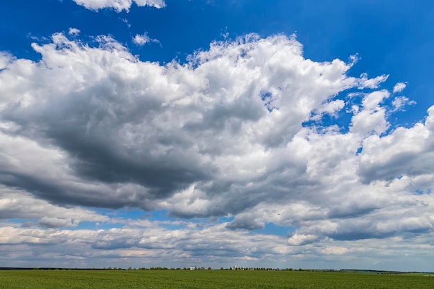 Photo the vast blue sky and clouds beautiful wallpaper horizontal view