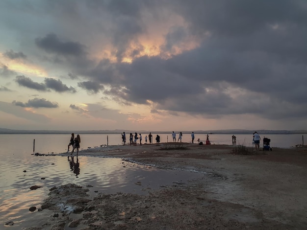 Vega Baja del Segura  Torrevieja  Paisajes y reflejos de siluetas en las salinas al atardecer