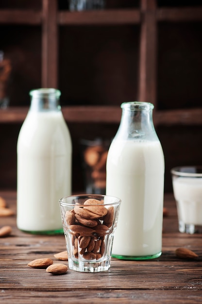 Photo vegan almond milk on the wooden table