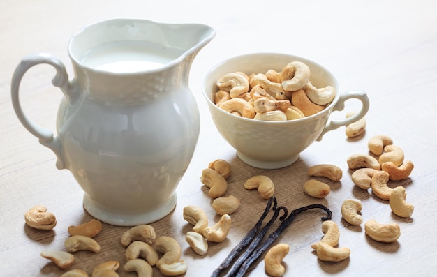 Vegan milk from cashews