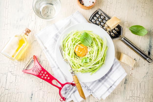 Vegan zucchini spaghetti pasta