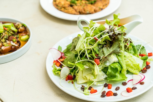 vegetable salad with spicy sauce