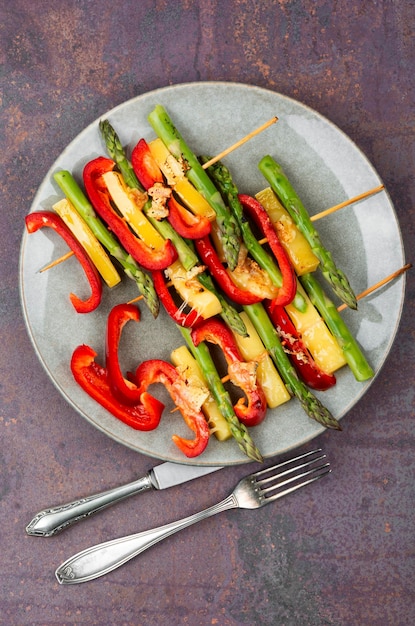 Vegetable skewers on skewers flat lay