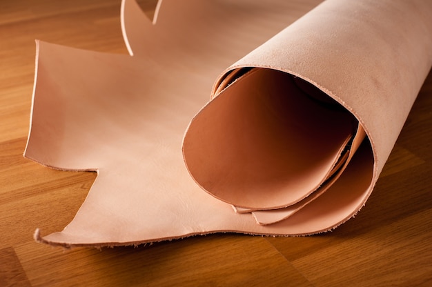 Vegetable tanned leather raw material for leather working