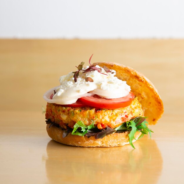 Vegetarian burger made with a mixture of vegetables and products such as tofu or seitan.