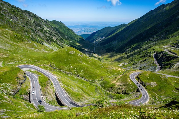 Photo very picturesque transfagarasan mountain road in the carpathians romania