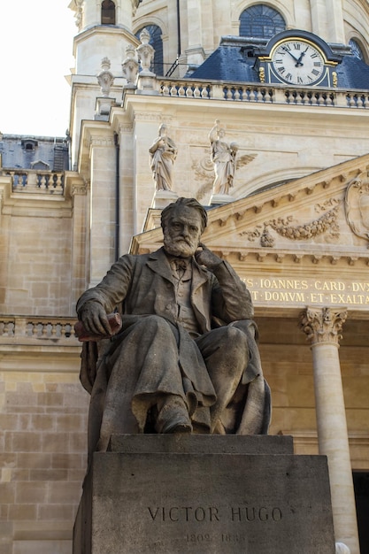 Photo victor hugo monument in paris france