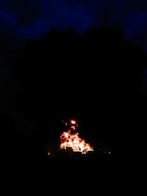 Photo view of bonfire at night