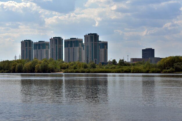 Photo view of the city of nizhny novgorod from the river