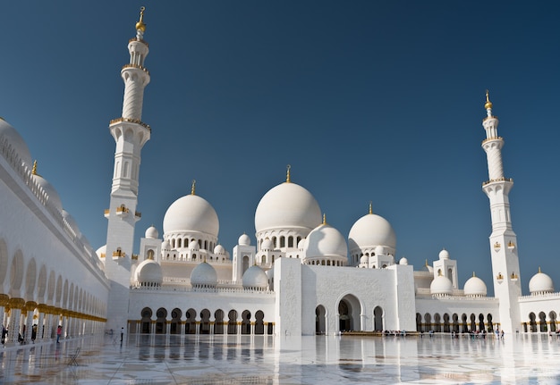 View of famous Sheikh Zayed White Mosque in Abu Dhabi, UAE