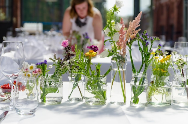 Photo view of flower pot on table