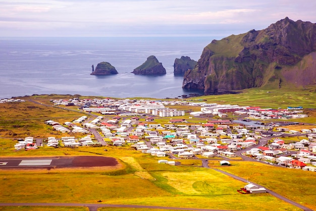 Photo view of the houses and buildings on the heimaey island of the vestmannaeyjar archipelago iceland