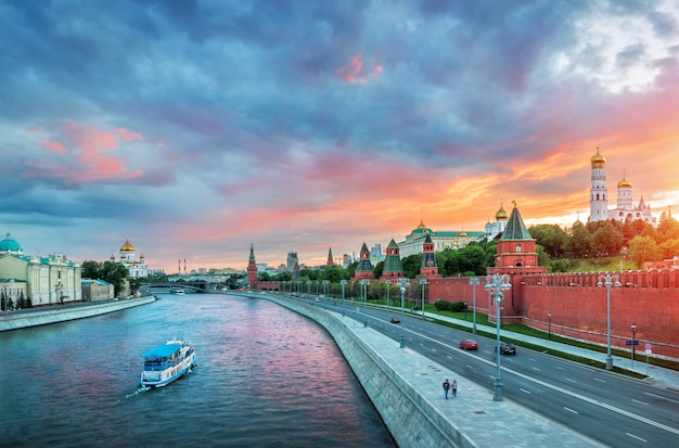 A view of the Moscow Kremlin with a pink evening sunset