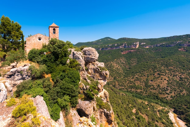 View of the Romanesque church of Santa Maria de Siurana, in Siurana de Prades, Tarragona, Catalunya, Spain. 