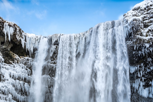 Photo view of skogafoss waterfall in winter