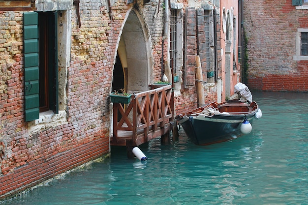 Photo a view of the venice canal