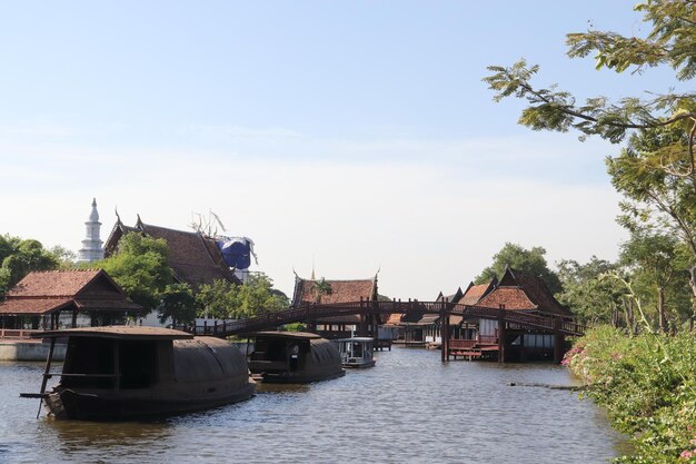 Visit the old floating market