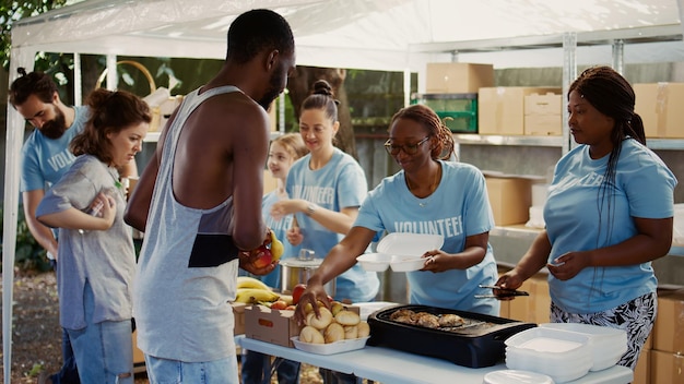 Volunteers Help at Homeless Shelter