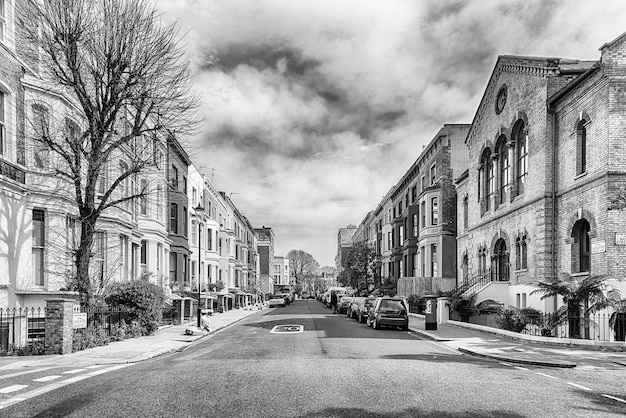 Photo walking among the picturesque buildings in lancaster road notting hill district london uk