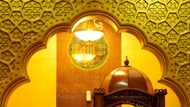 A wall with a dome and a lamp on it